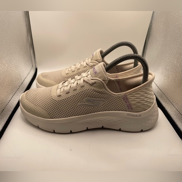 Skechers Go Walk Slip Ins Women's tan Walking Shoes size 6.5 - Picture 1 of 9